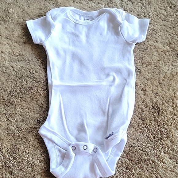 1 White Bodysuit/Onesie - Picture 1 of 2